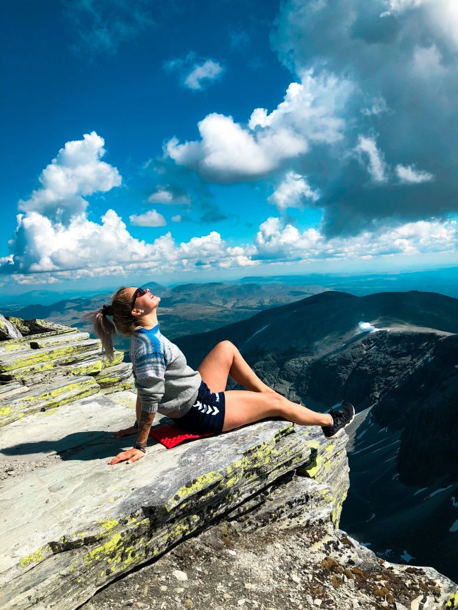 See Clearly, Perform Better: The Advantages of Sports Sunglasses for Every Adventure - Trailvue